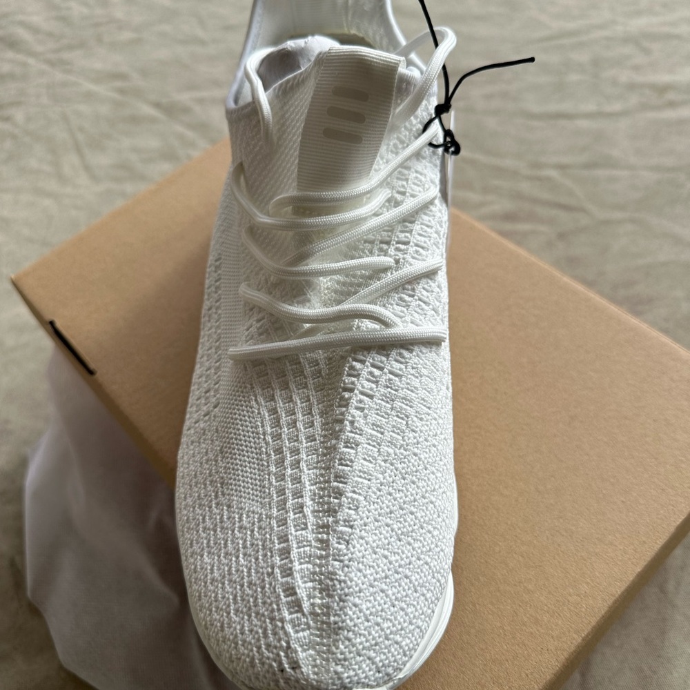 HUHV flow 360 ultra cloud runner shoes